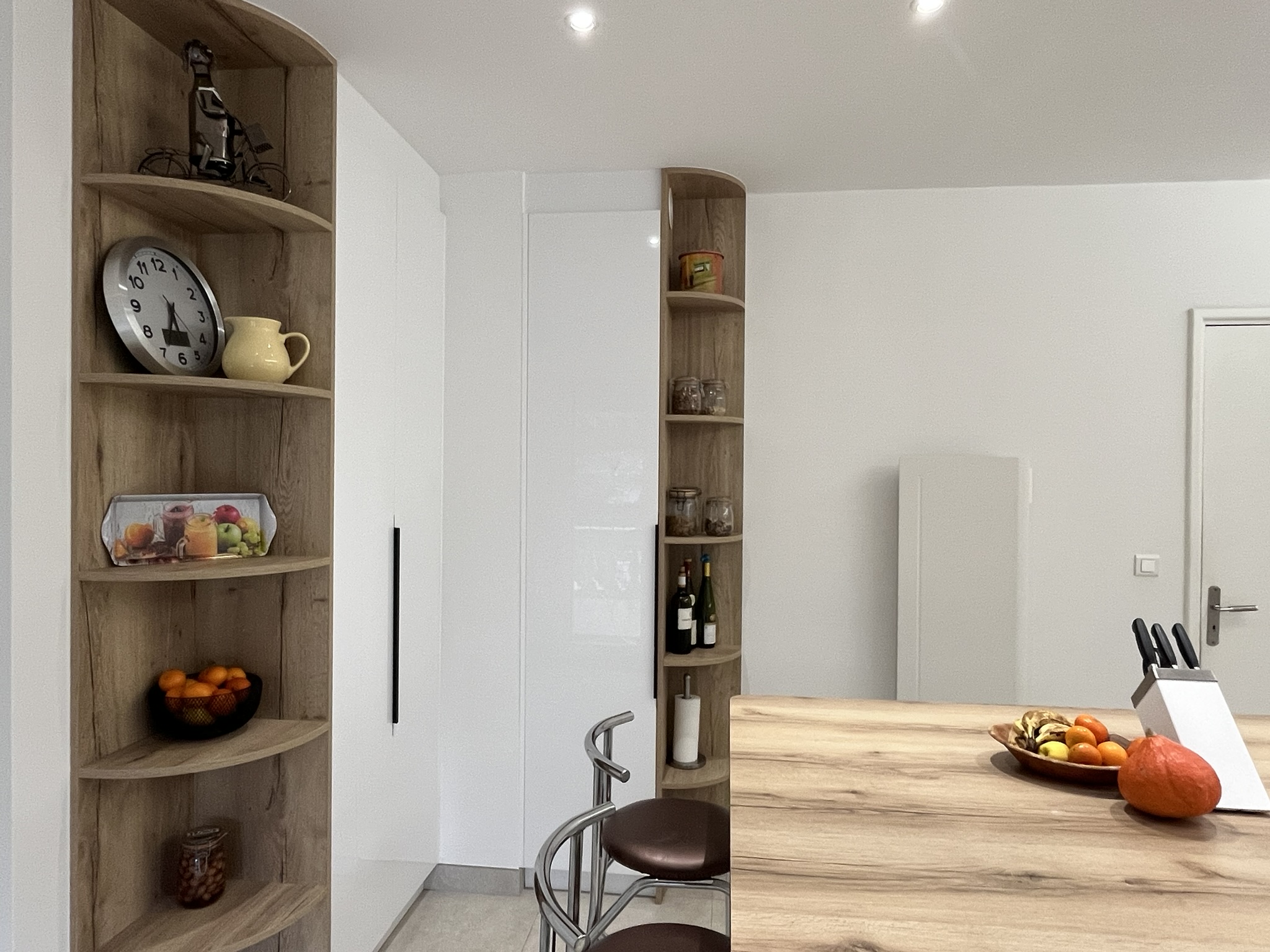Photo de réalisation d'aménagement intérieur réalisée après travaux d'adaptation d'une cuisine